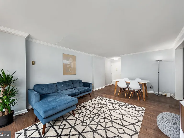 305 C St NE #104 — Photo 4