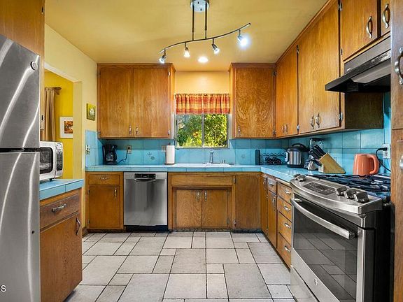 5th image of 10 Taormina Ln