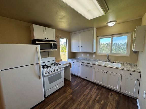 3rd image of 1571 Vista Grande Ln Unit B