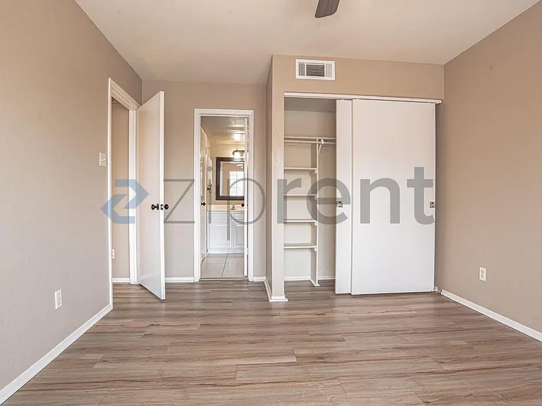 334 W Harwood Rd #A — Photo 13