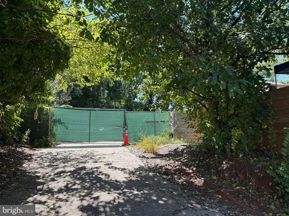 5623 Annapolis Rd, Bladensburg, MD 20710