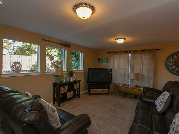5th image of 130 N Dolphin St