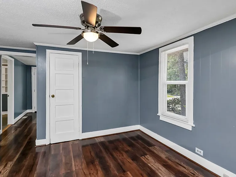 1330 Kingston Rd — Photo 8