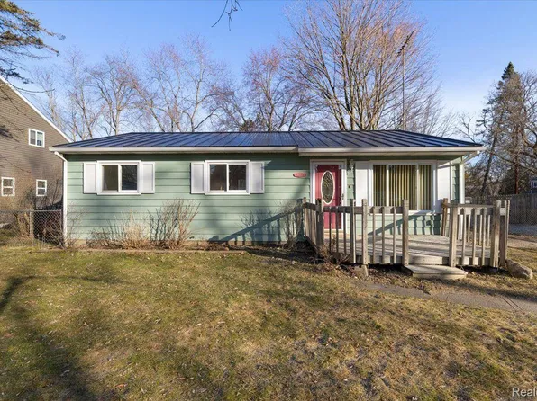 1161 Ferguson St, Lake Orion, MI 48362