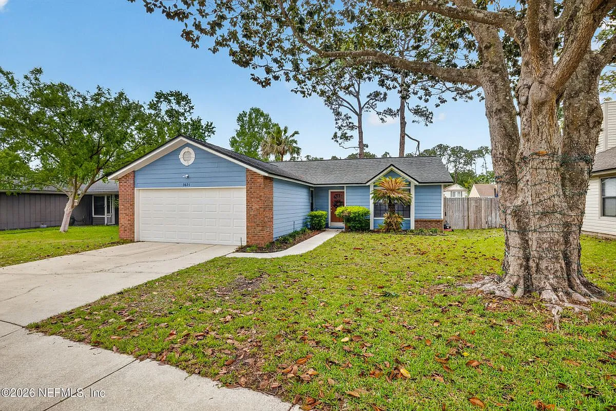 3 bed, 2.0 bath, 1410 sqft, $2,200 — Photo 2