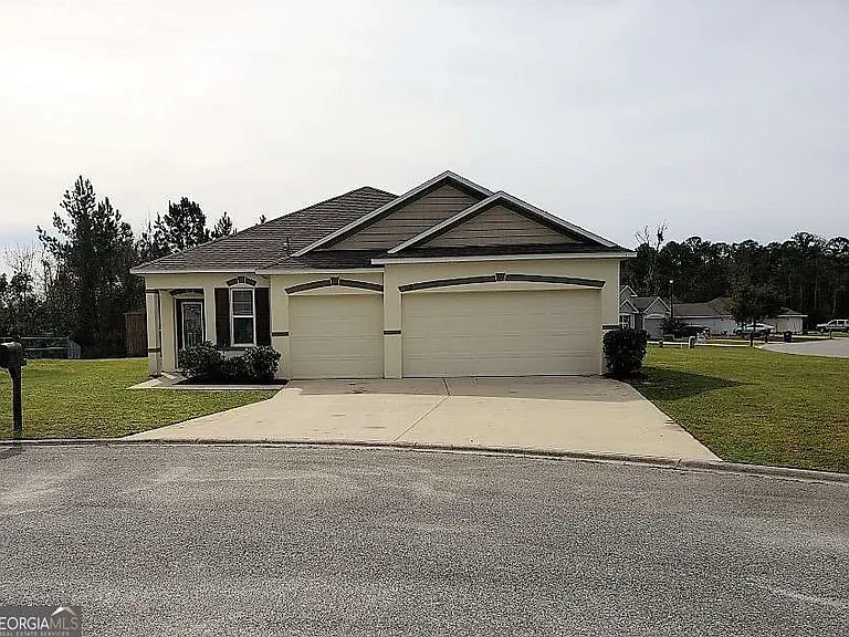 110 Cedar Circle Dr — Photo 1