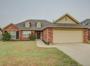 5118 Skylane Dr, Sand Springs, OK 74063