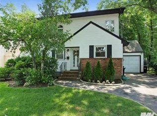 3676 Smith St, Wantagh, NY 11793