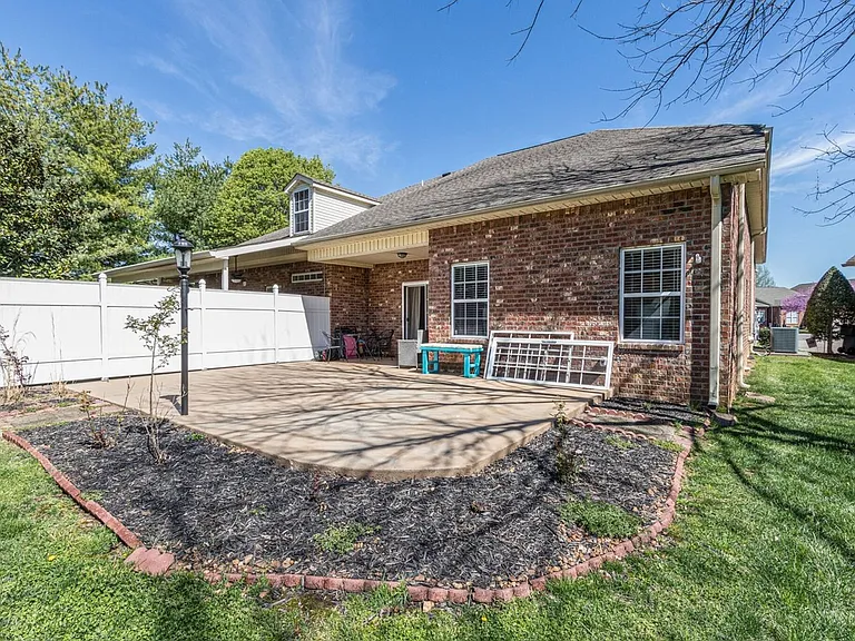 2208 Stanford Ct — Photo 21