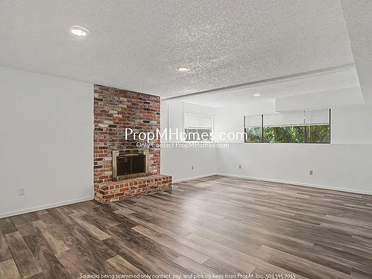 810 SW Spring Ln — Photo 19