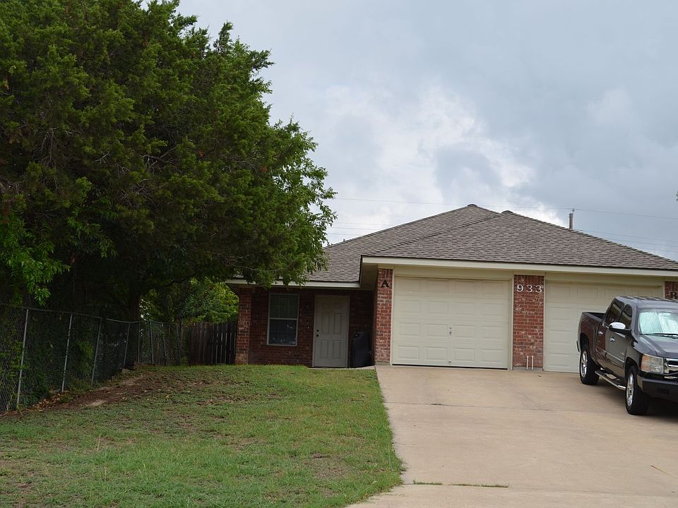 1st image of 933 Ramblewood St