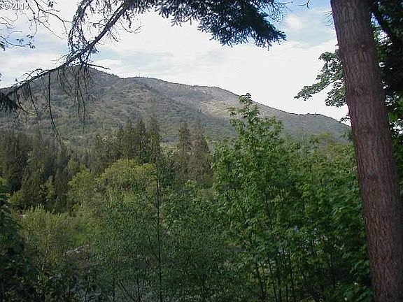 2nd image of 4710 Rogue River Hwy