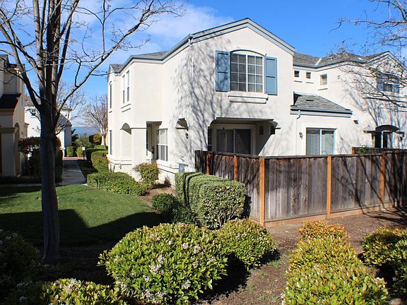 2nd image of 924 Monarch Cir