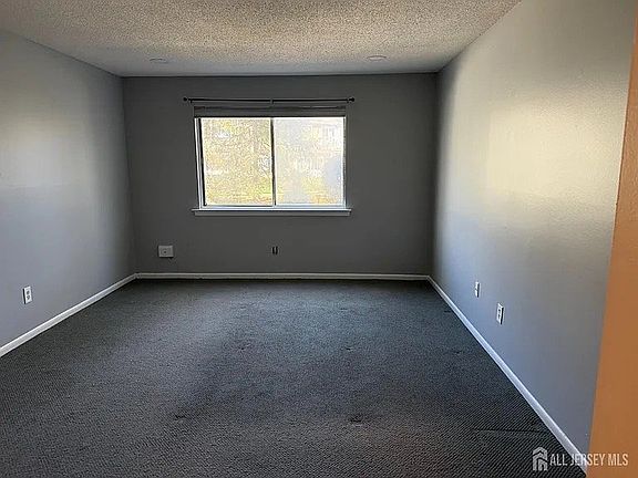 4th image of 7 Foxtail Ln