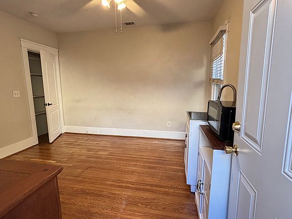 4th image of 615 E Commonwealth Ave #B