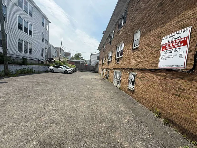 293 Parker St #3 — Photo 8