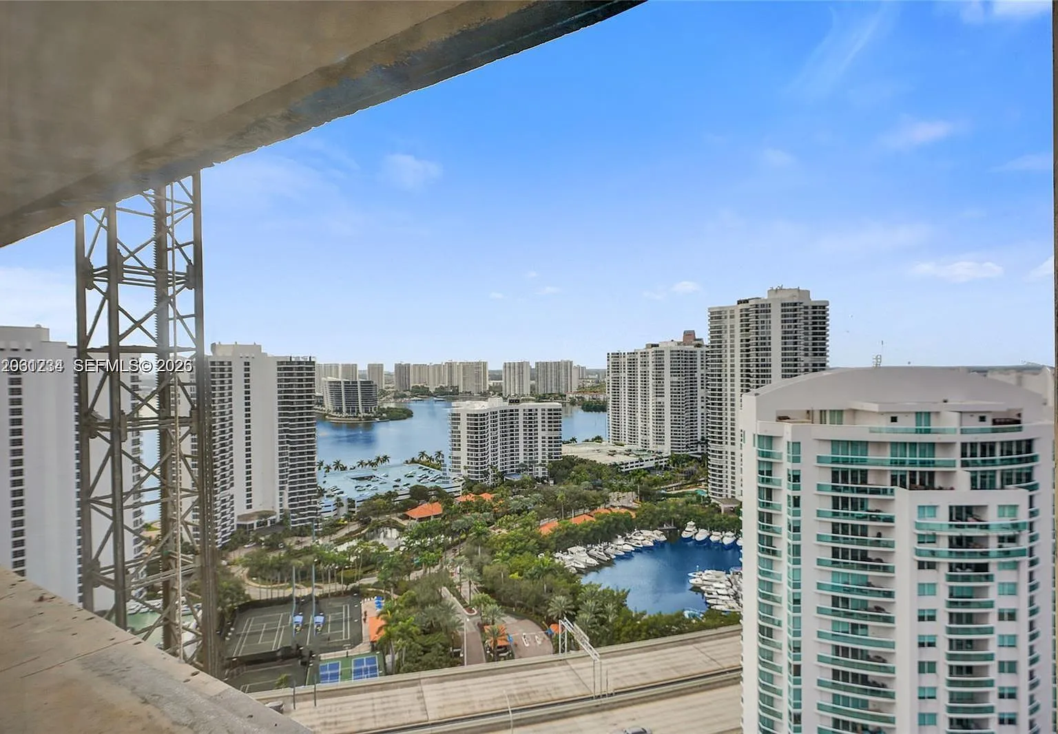 Turnberry Towers Condo — Photo 3