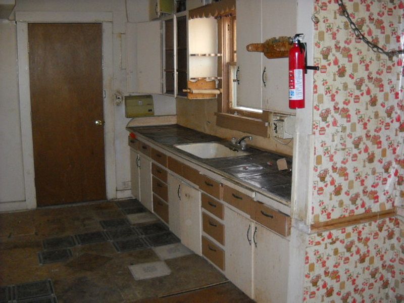 2nd image of 823 N Seminole St