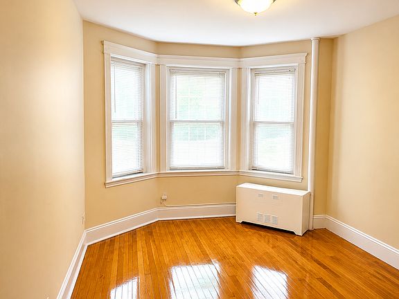 5th image of 33 Peterborough St #14