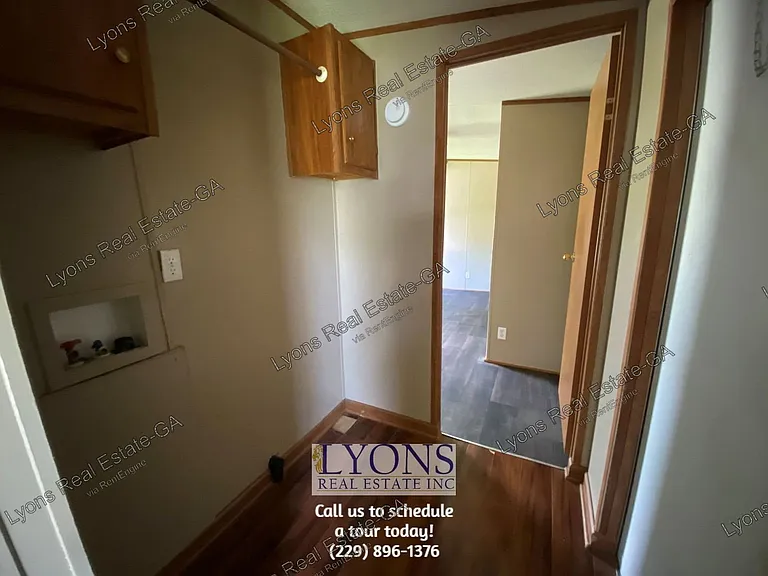 1913 Windsor Ave — Photo 6
