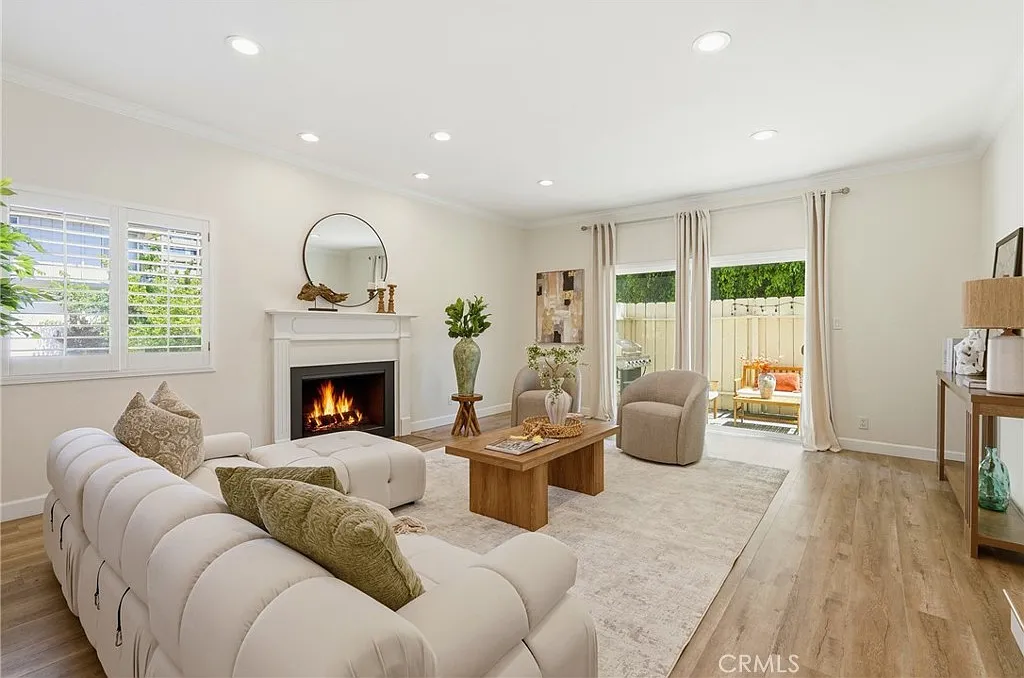 3 bed, 2.5 bath, 1513 sqft, $3,850 — Photo 3