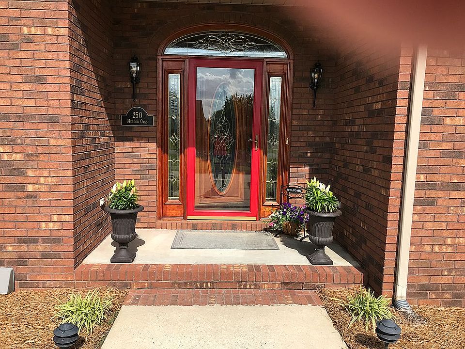 1st image of 250 Meadow Oaks Dr