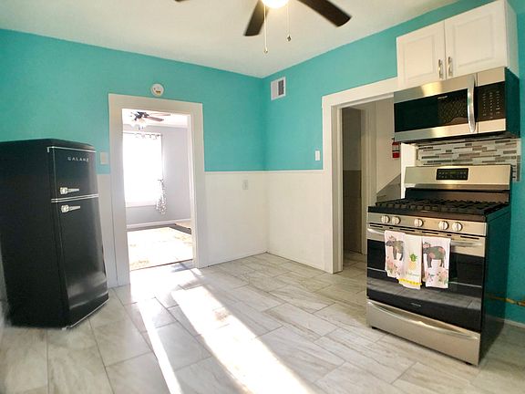 4th image of 811 10th St #1