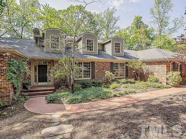 1st image of 229 Huntington Dr