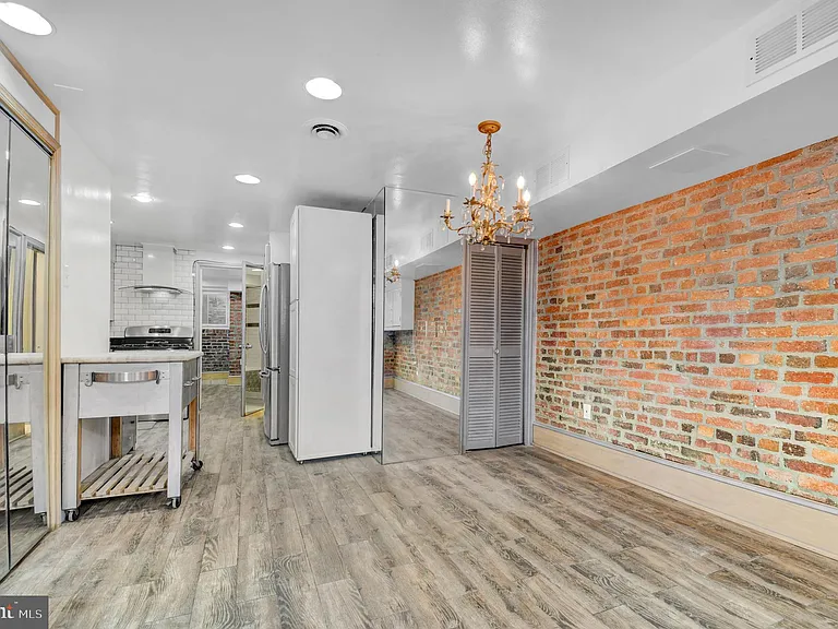 1118 Girard St NW #B — Photo 11