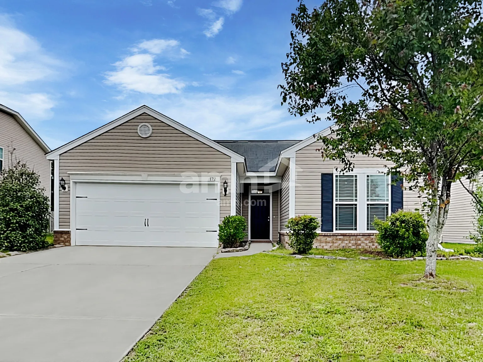 3 bed, 2.0 bath, 1729 sqft, $2,305 — Photo 1