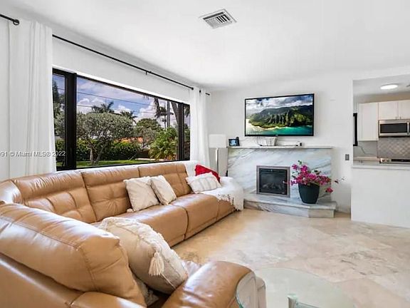 4th image of 707 N 13th Ave #2