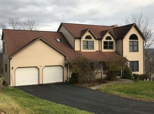 214 Lancelot Dr, Elmira, NY 14903