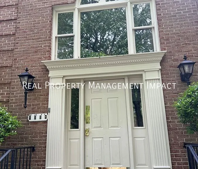 1515 E Franklin St #22 — Photo 7