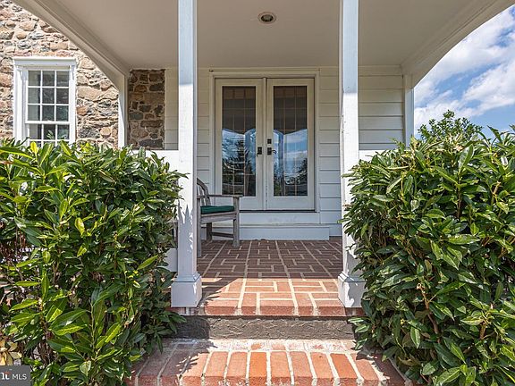 4th image of 439 Brownsburg Rd W