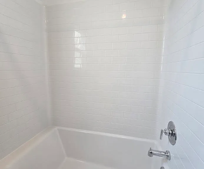 2320 S Claremont Ave — Photo 32
