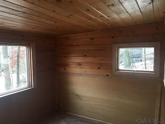 3rd image of 1096 Woodhaven Dr