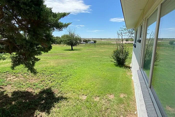 3 bed, 2.0 bath, 1253 sqft, $1,995 — Photo 4