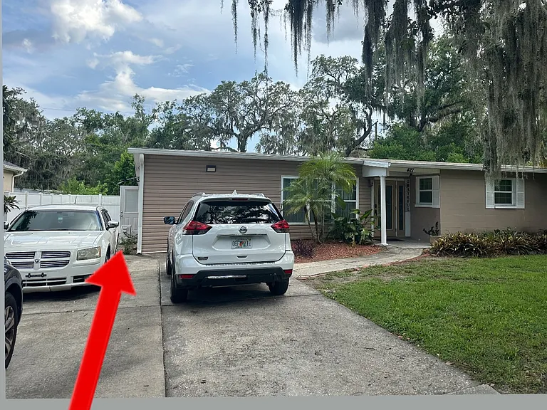 427 S Riverhills Dr — Photo 2