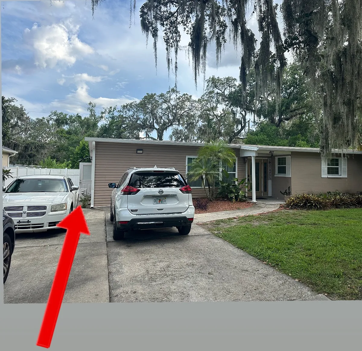 Building Photo - 427 S Riverhills Dr