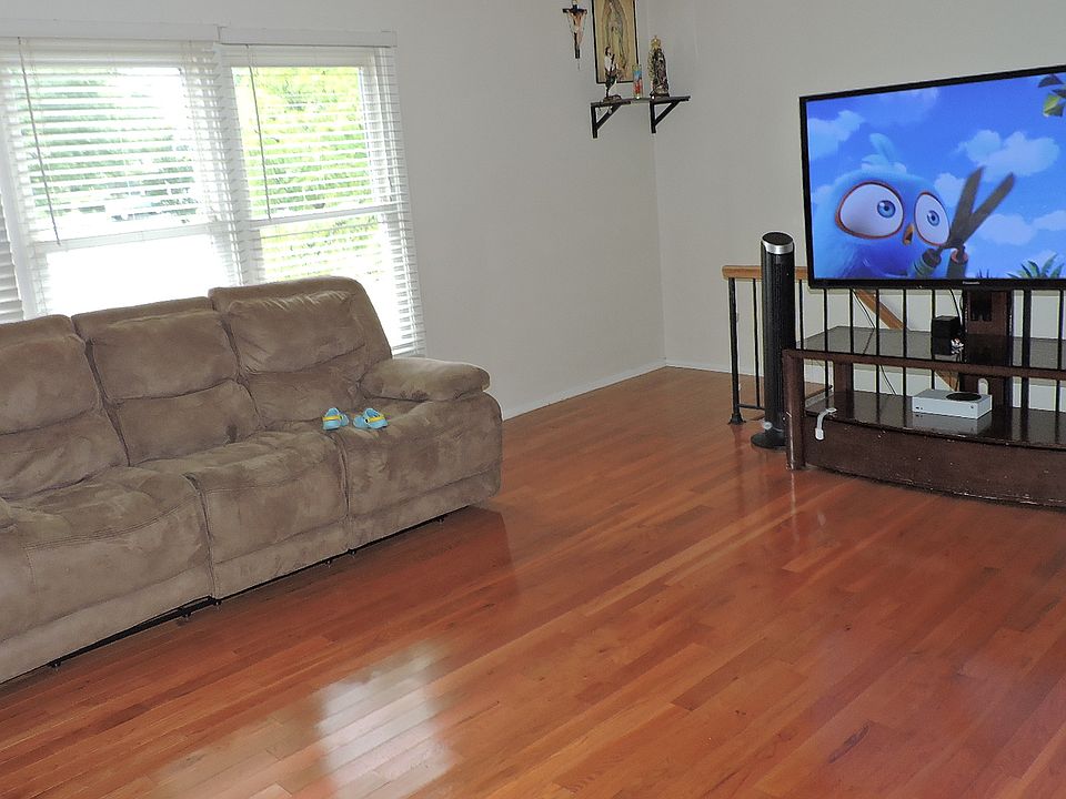 2nd image of 1013 Glouchester Hbr #1
