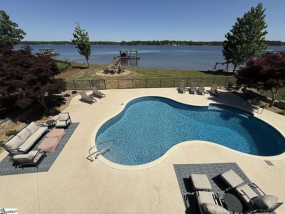 4th image of 406 Commonwealth Dr