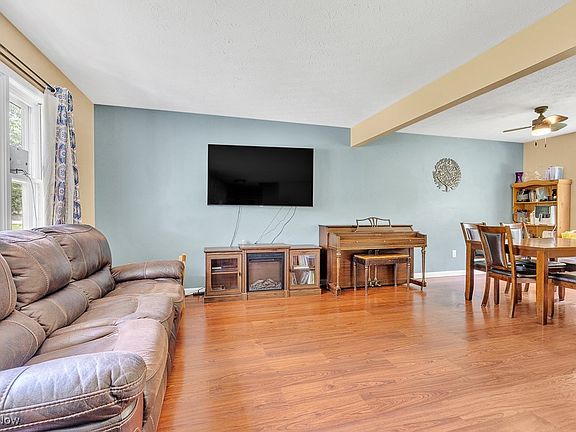 4th image of 8319 Lorraine Dr