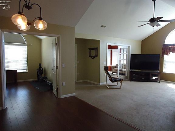 4th image of 2820A Canterbury Cir
