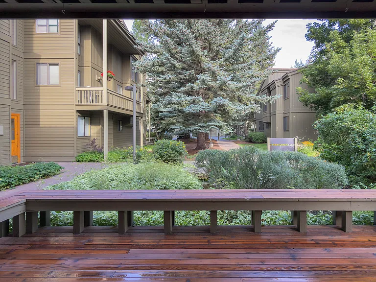 1428 Cottonwood Condominium Dr — Photo 2