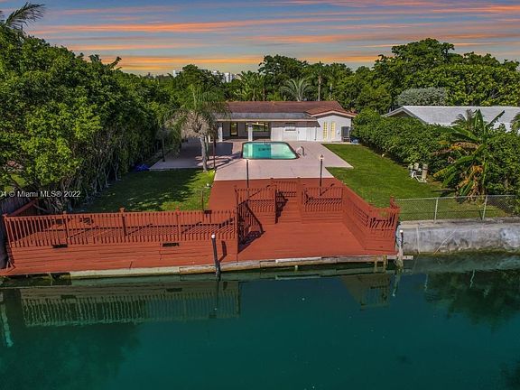 5th image of 1850 Hibiscus Dr
