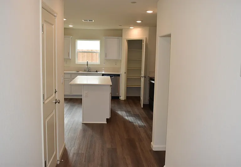 4554 Iris Ct — Photo 5