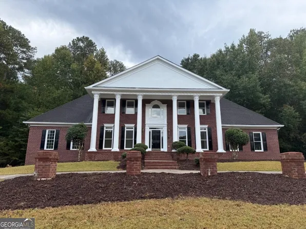 110 Emerald Lake Dr, Fayetteville, GA 30215