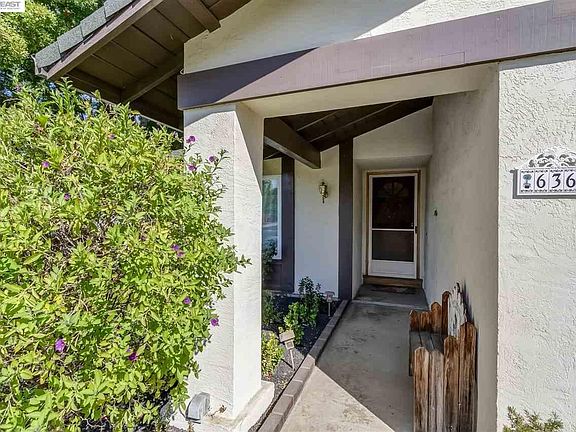 3rd image of 636 Olivina Ave