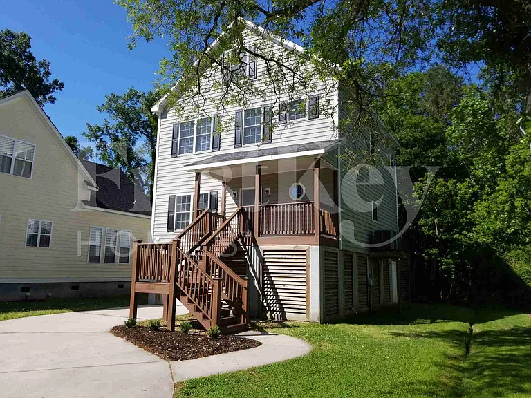 1911 Chestnut Oak Ln — Photo 3