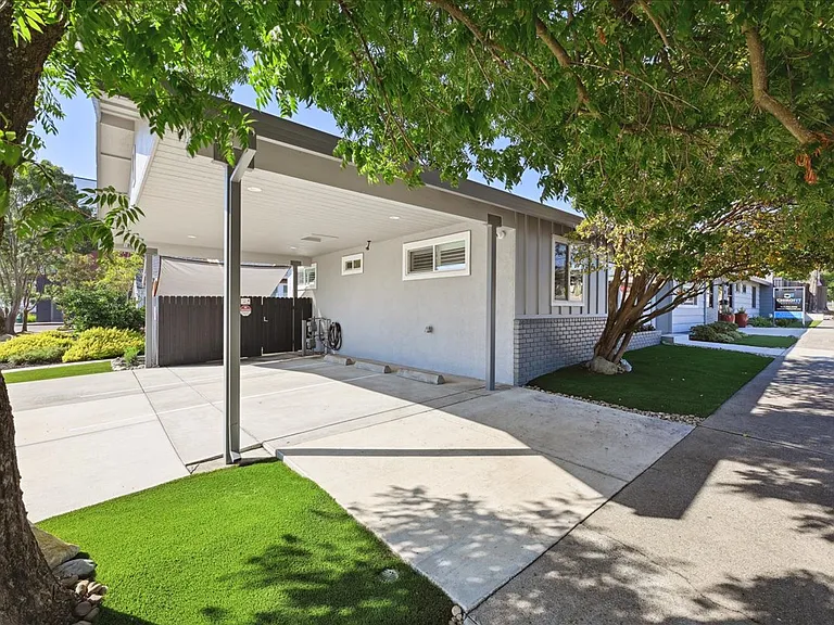 205 Grove St — Photo 40
